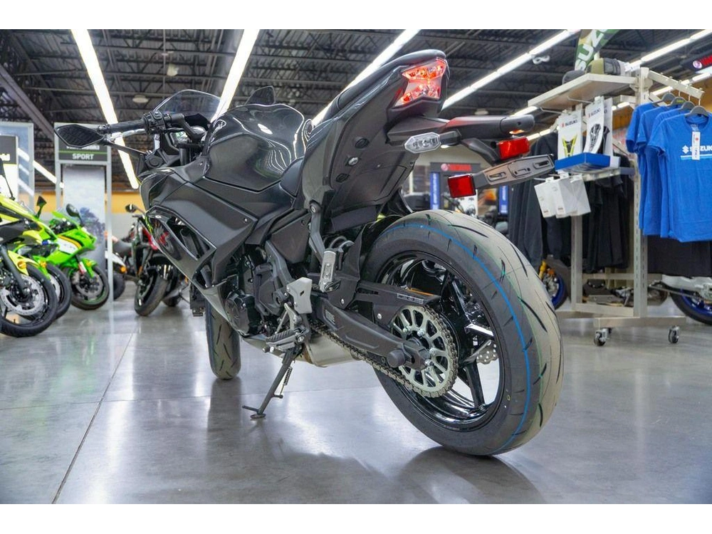 2026 Kawasaki Ninja® 650 alt