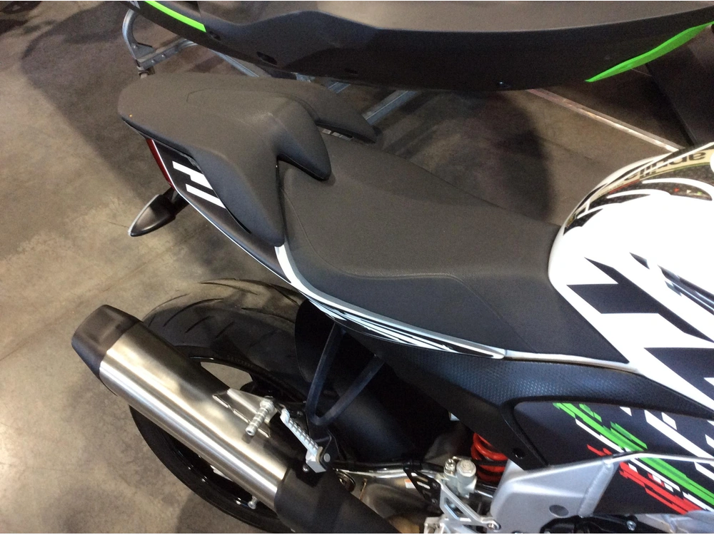 2022 Aprilia Tuono V4 1100 alt
