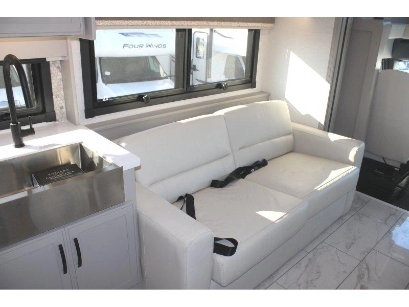 Entegra Coach Centurion 39n 2027 alt