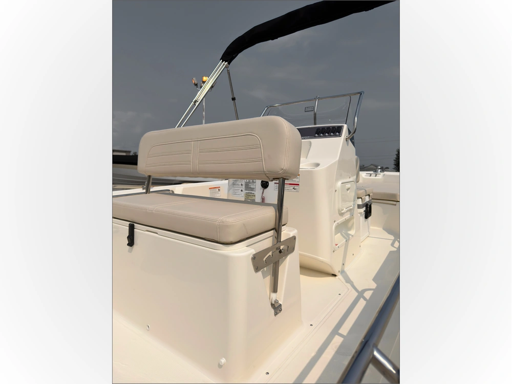 2027 Boston Whaler 170 Montauk