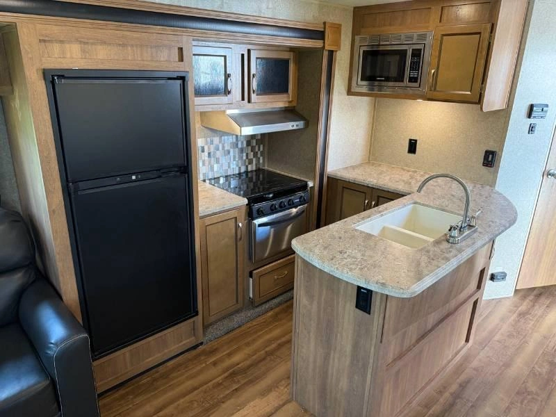 Coachmen Catalina 333rets 2019 alt