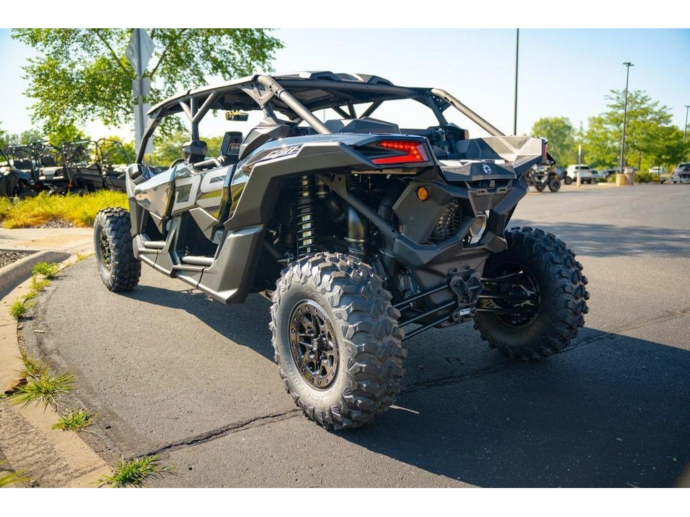 2026 Can-am Maverick X3 Max X Ds Turbo Rr Triple Black_4.5 In alt