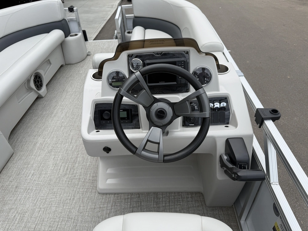 2025 Tahoe 2380ql alt