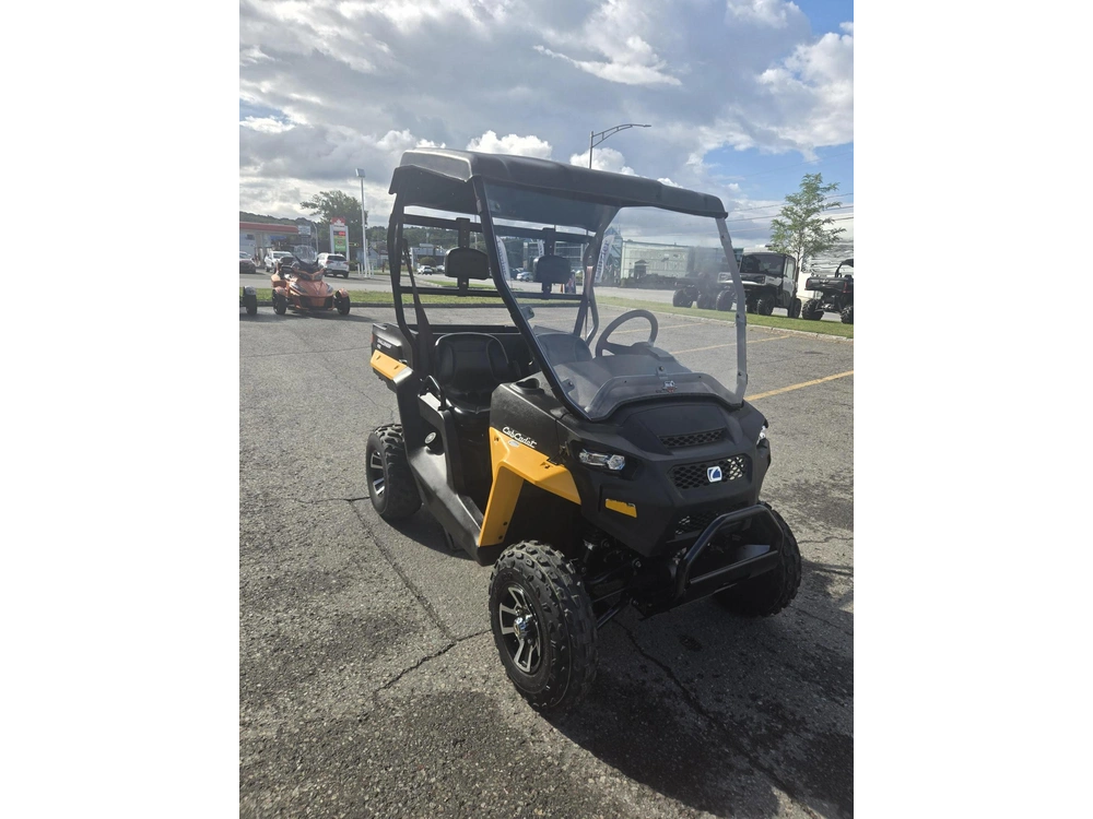 Cub Cadet Challenger 400 2016 alt
