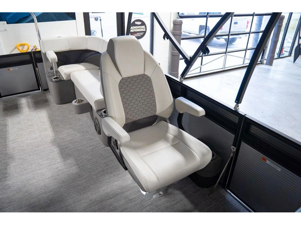 2023 Qwest Pontoons 8522 M-class Rls Rtz alt