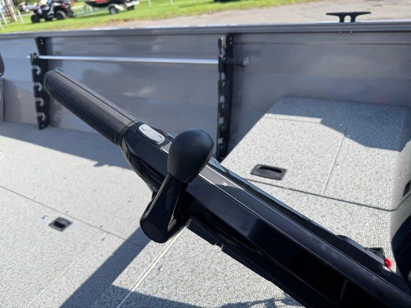 Crestliner 1650 Kodiak Tiller 2026 alt