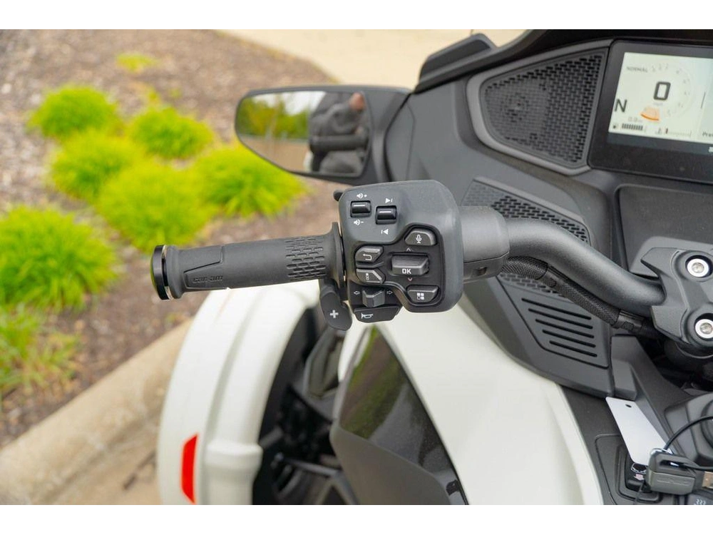 2026 Can-am Spyder Rt Sea-to-sky alt