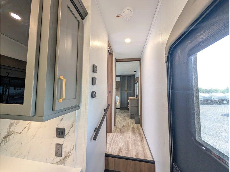 Keystone Rv Montana 290rl 2027 alt
