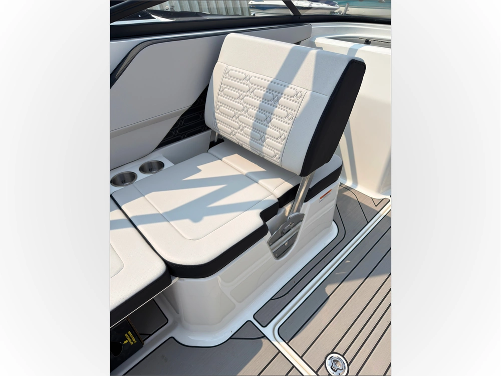 2027 Sea Ray Spo 210 alt