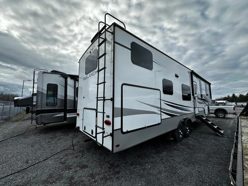 Keystone Rv Avalanche 352bh 2022 alt