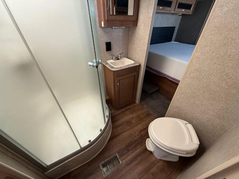 Coachmen Catalina 333rets 2019 alt