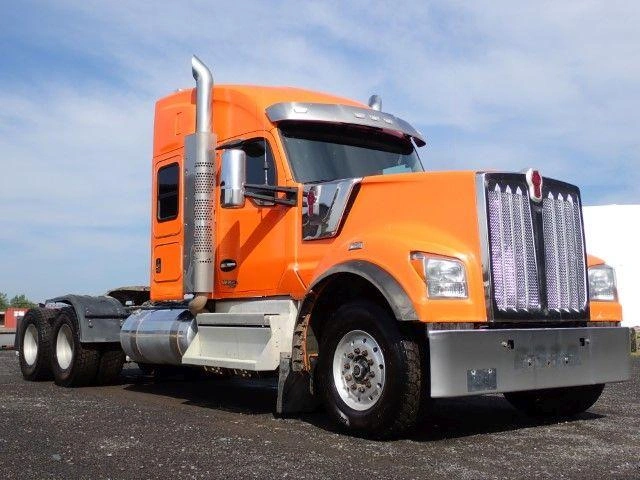 2025 Kenworth W990