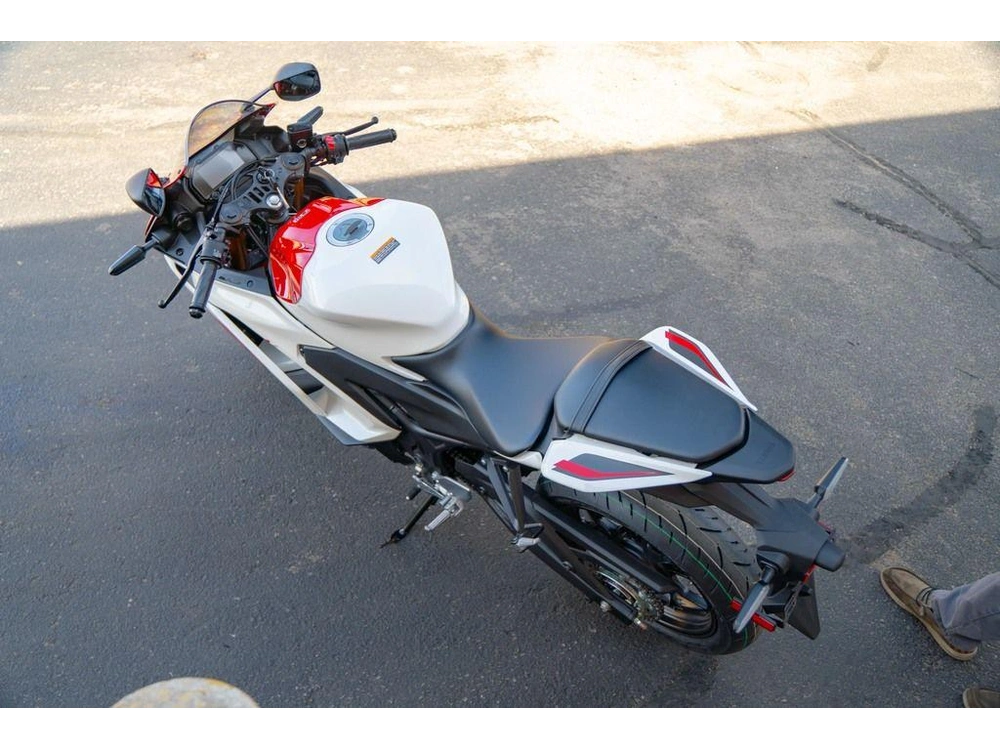 2026 Yamaha Yzf-r3 70th Anniversary Edition alt