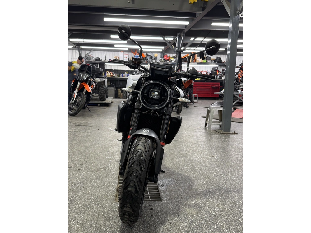 2025 Husqvarna Vitpilen 801 alt