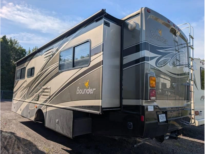 Fleetwood Bounder 33u 2011 alt