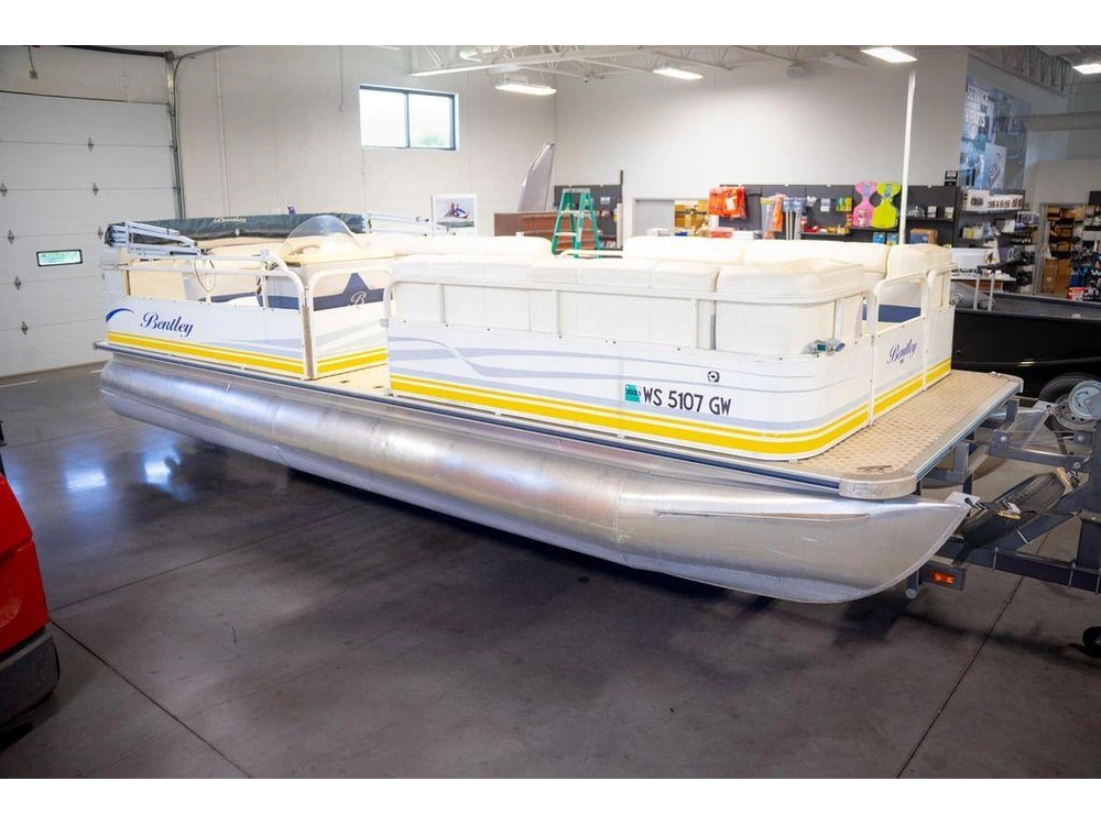 2005 Bentley Industries 240 Cruise alt