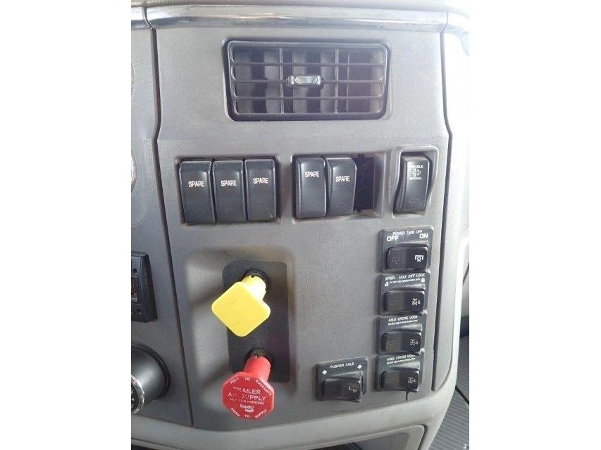 Peterbilt 567 2016