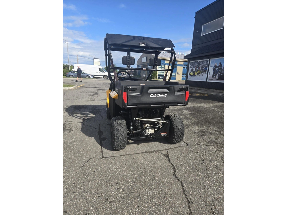 Cub Cadet Challenger 400 2016 alt
