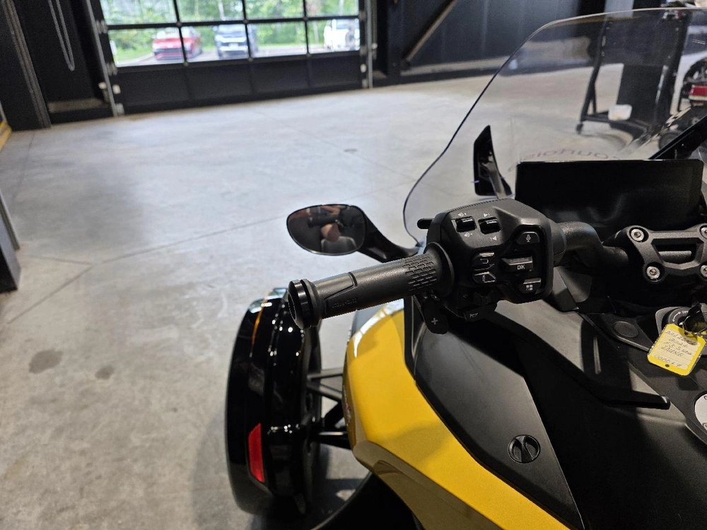 Can-am F3-s 2026 alt