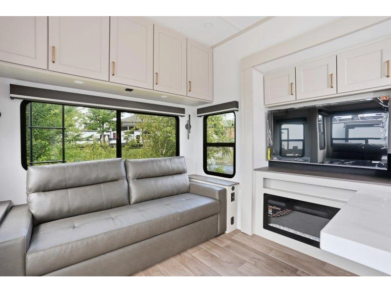 Grand Design Influence 2903rl 2027 alt