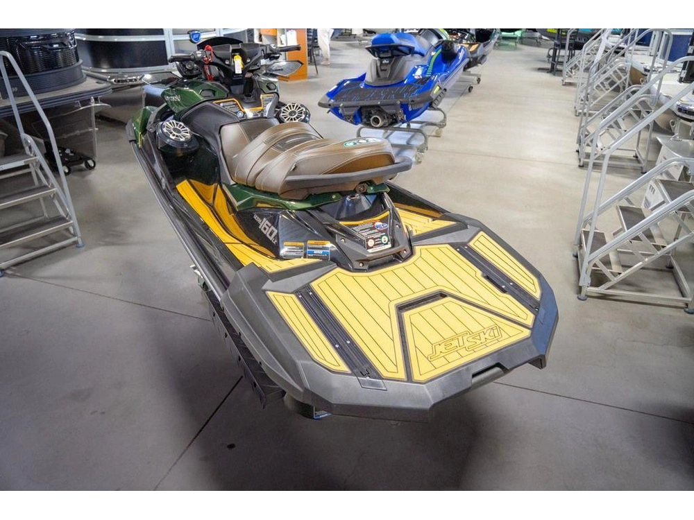 2025 Kawasaki Ultra® 160lx alt