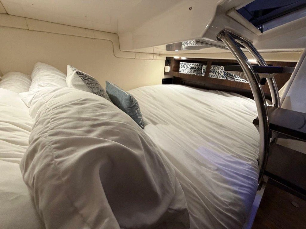 Regal 28 Express 2018 alt