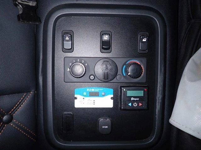 Kenworth W990 2025