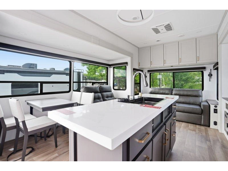 Grand Design Influence 2903rl 2027 alt
