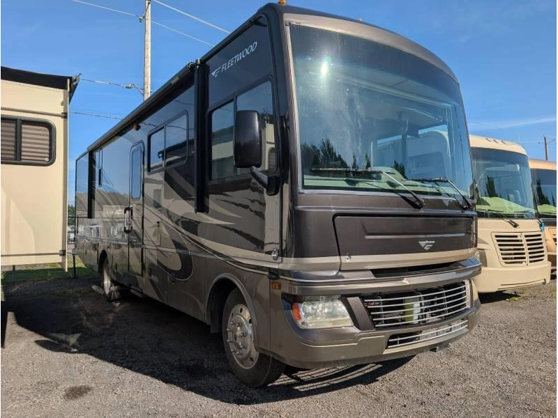 Fleetwood Bounder 33u 2011 alt