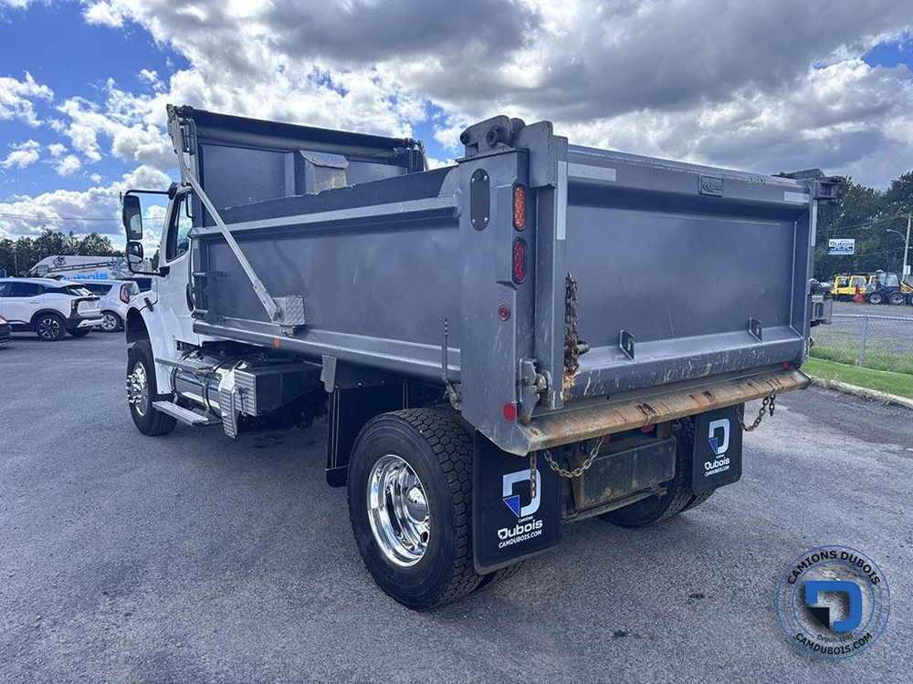 2023 Freightliner M2-106 alt