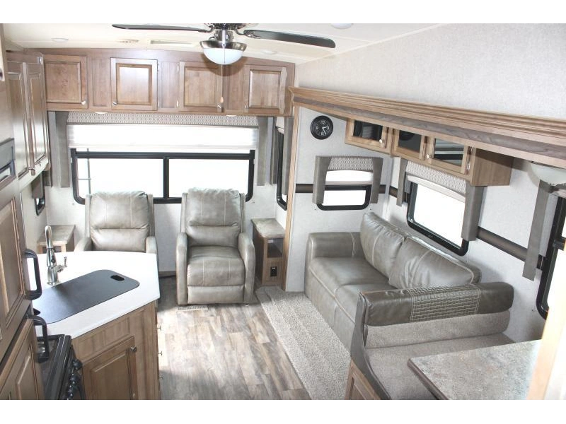 2018 Forest River Flagstaff 527rlws alt