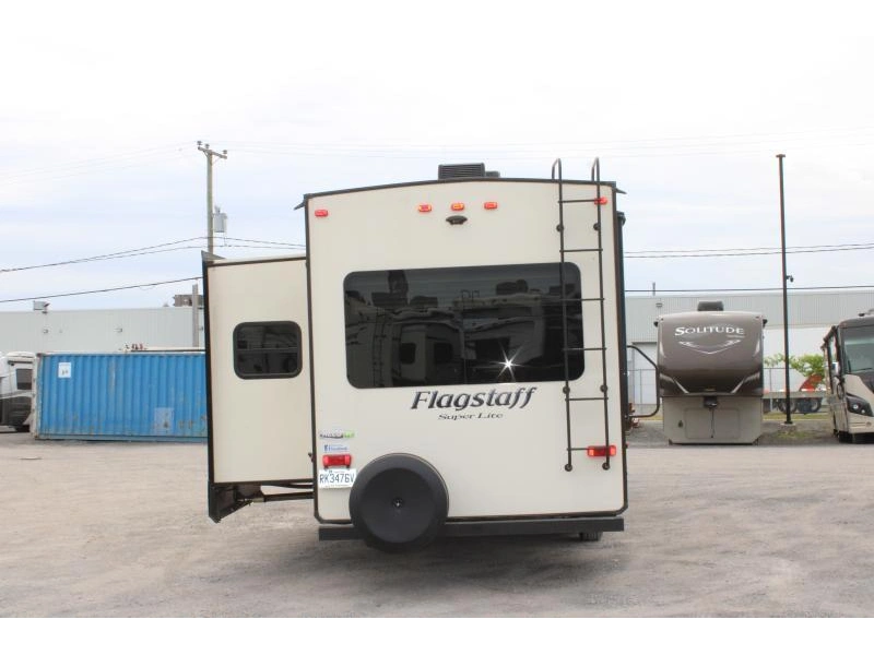 2018 Forest River Flagstaff 527rlws alt
