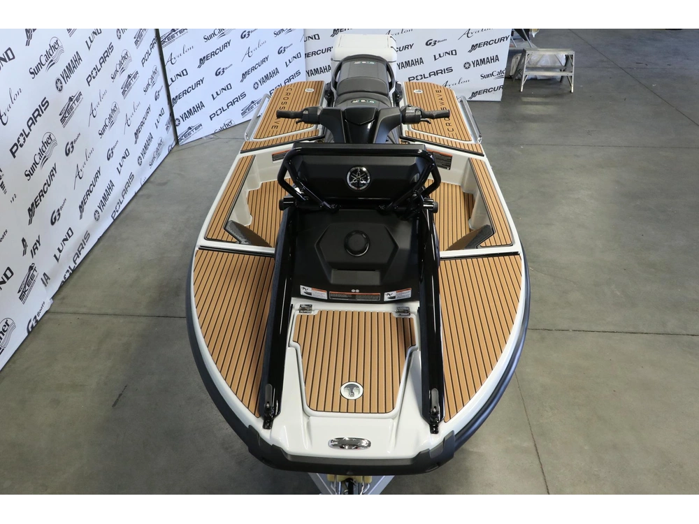 2026 Yamaha Crosswave alt