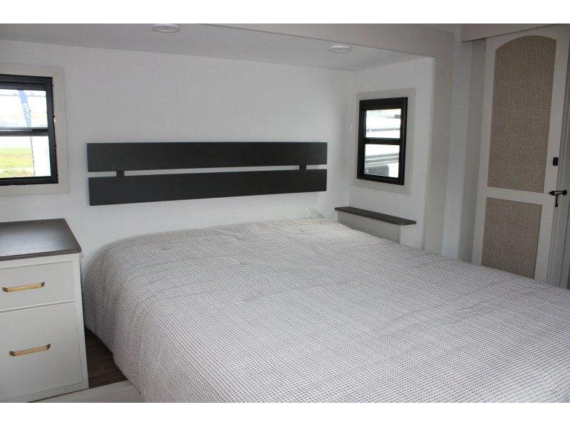 Grand Design Influence 3503gk 2027 alt