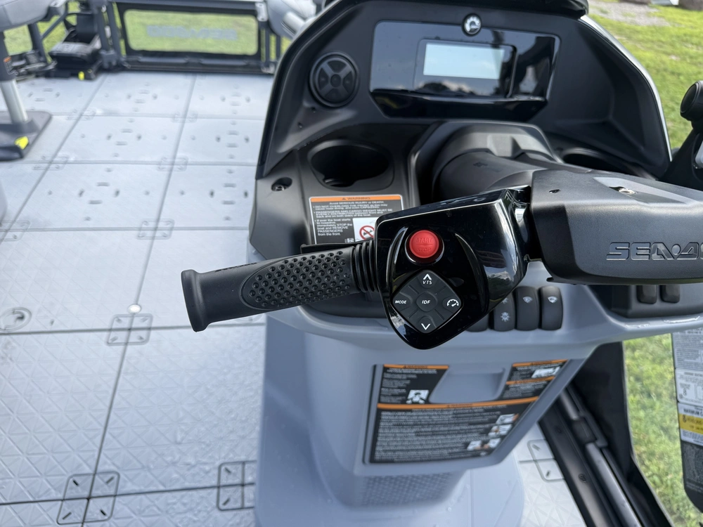 2025 Sea-doo Switch Fish 18 Ft 230 Hp Fish 18 230 alt