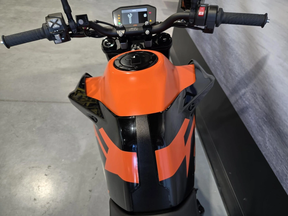 Ktm Duke 890 Gp 2022 alt