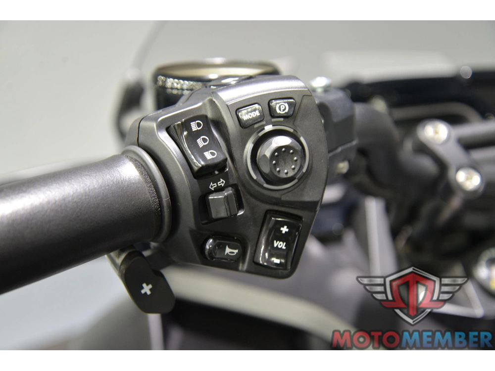 2022 Can-am Spyder F3 Limited Dark Wheels alt