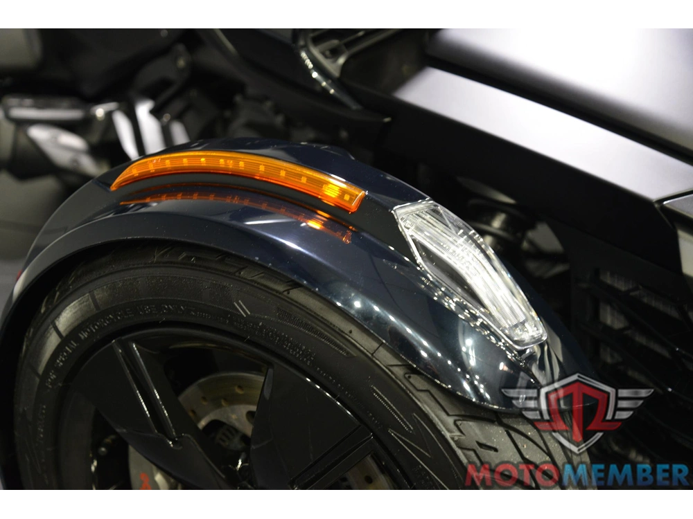 2022 Can-am Spyder F3 Limited Dark Wheels alt