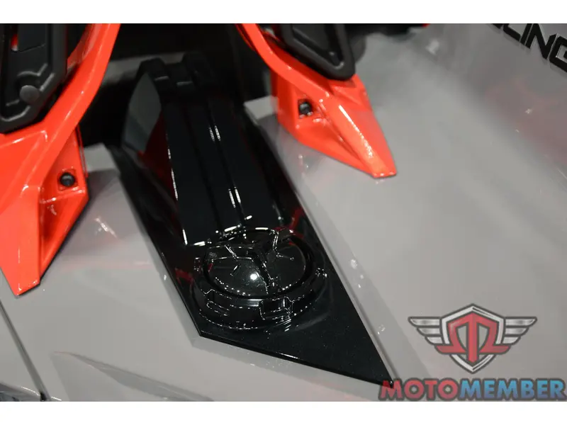 2026 Slingshot R Manual alt