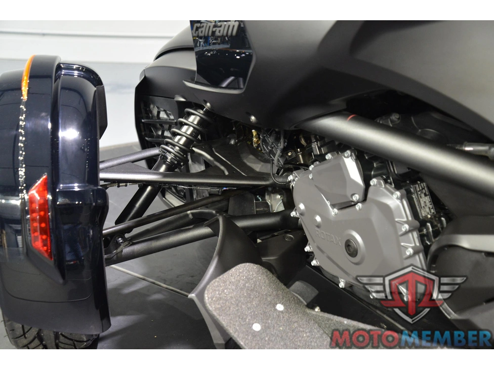 2022 Can-am Spyder F3 Limited Dark Wheels alt
