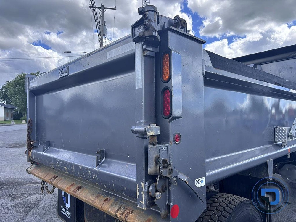 2023 Freightliner M2-106 alt