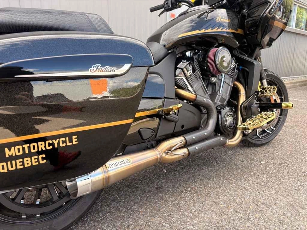Indian Motorcycle Challenger Dark Horse + 112 & Audio Package Édition Gold 2026 alt