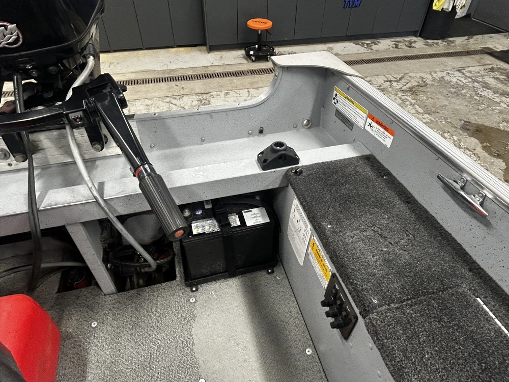 2014 Lund Boat Co 1400 Fury Tiller alt