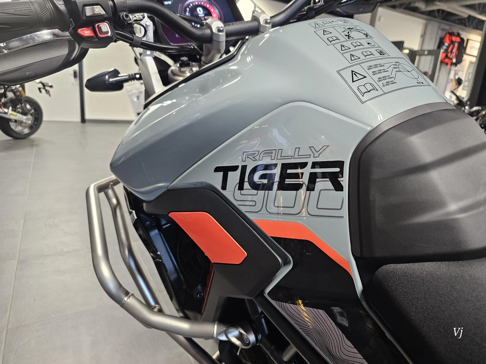 2026 Triumph Tiger 900 Rally Pro Desert Edition alt