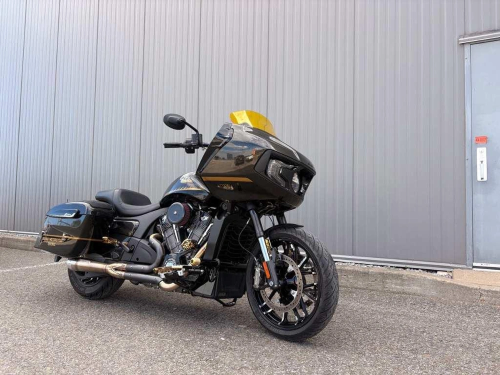 Indian Motorcycle Challenger Dark Horse + 112 & Audio Package Édition Gold 2026 alt