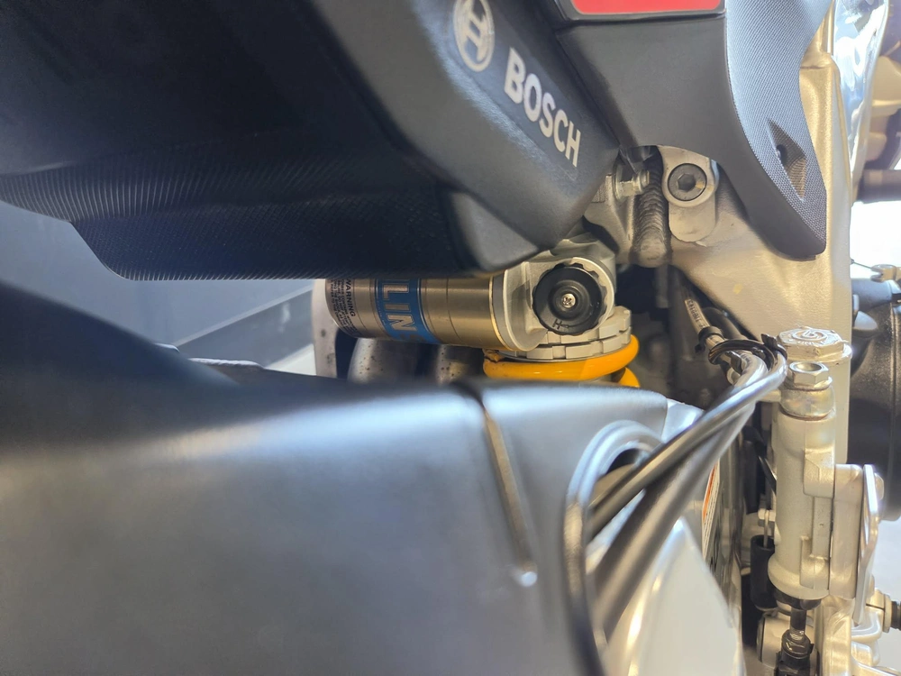 Aprilia 1100 Tuono Factory 2016 alt