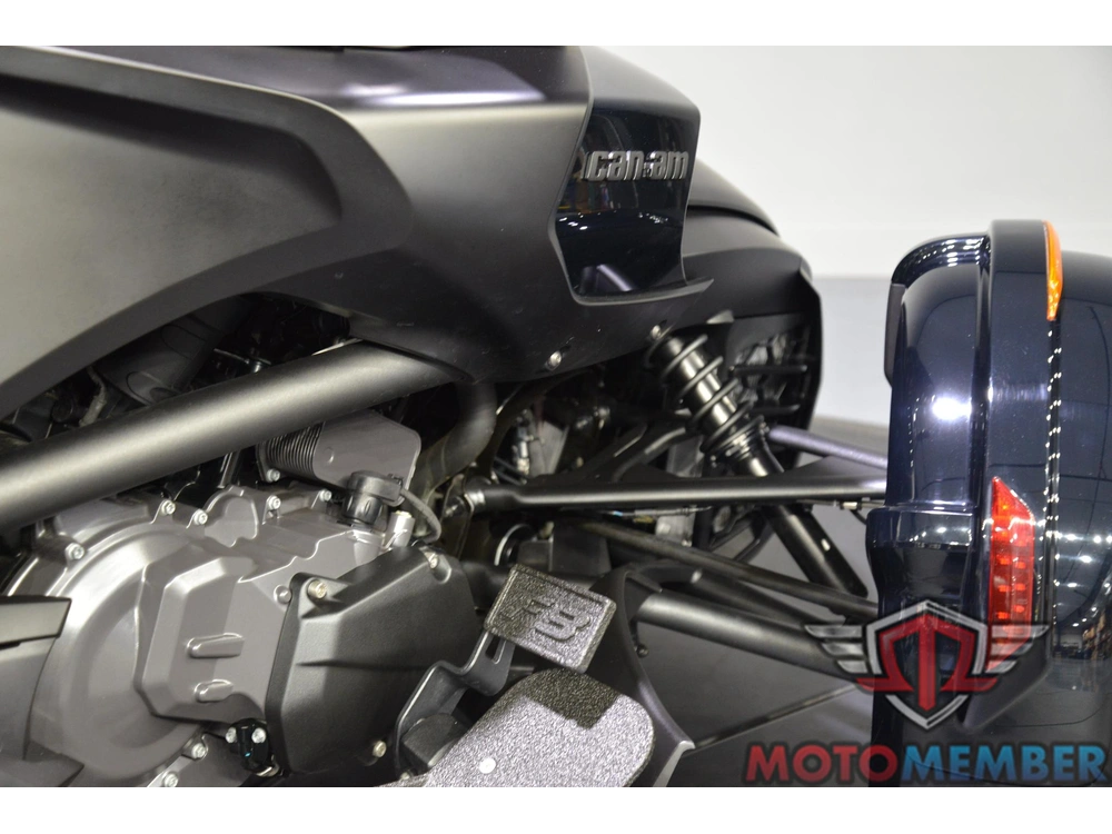 2022 Can-am Spyder F3 Limited Dark Wheels alt