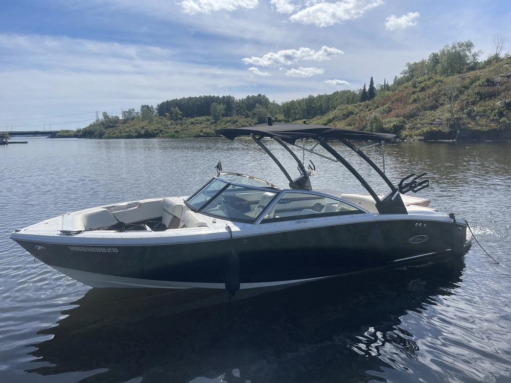 2022 Cobalt Boats Cs23 Surf alt
