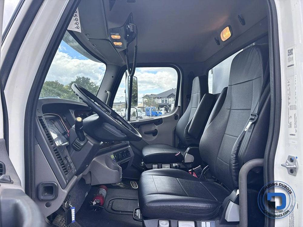 2023 Freightliner M2-106 alt
