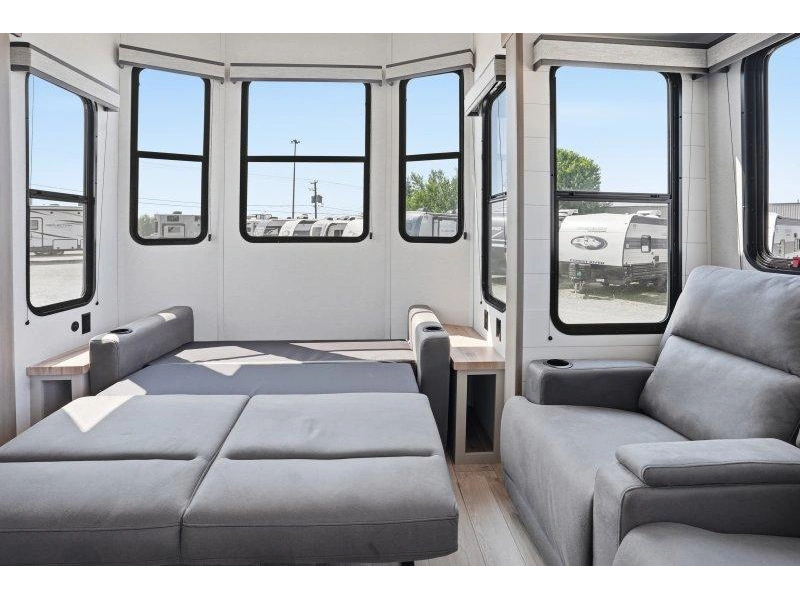 2027 Jayco Jayflight 401loft alt